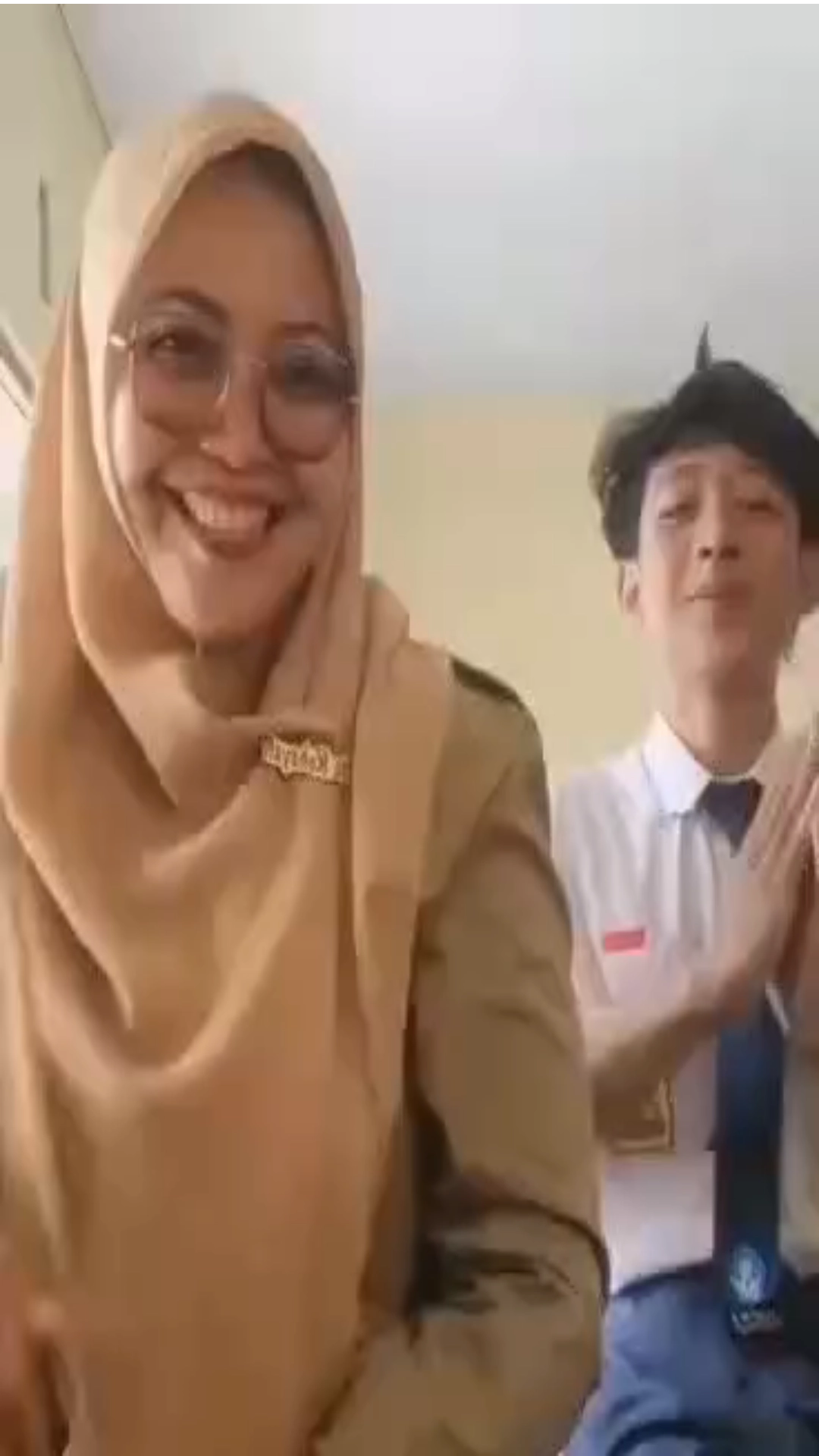 viral ibu guru dan murid